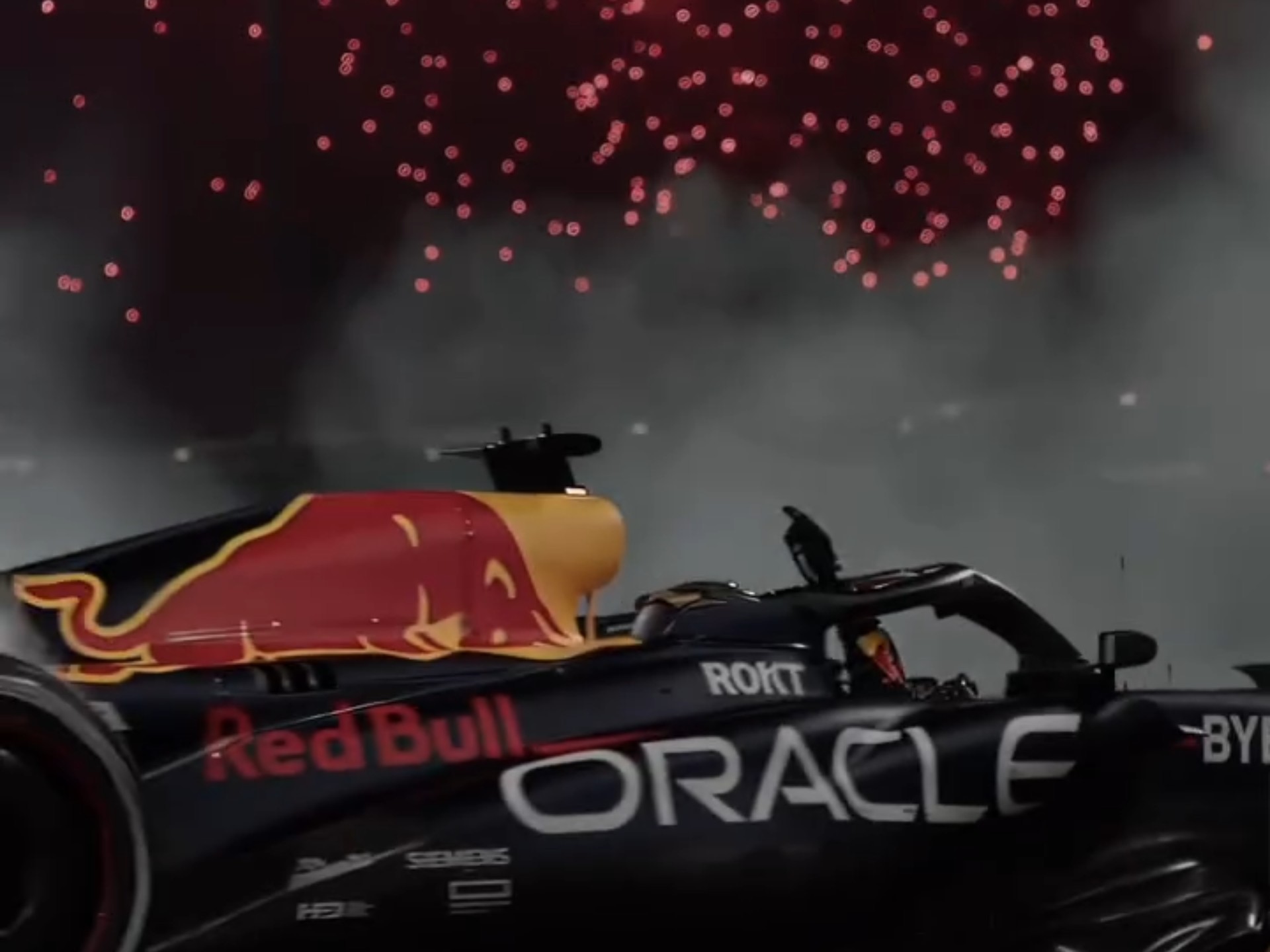 AYX官方直播-红牛车队险胜红牛二队，维斯塔潘刷新纪录