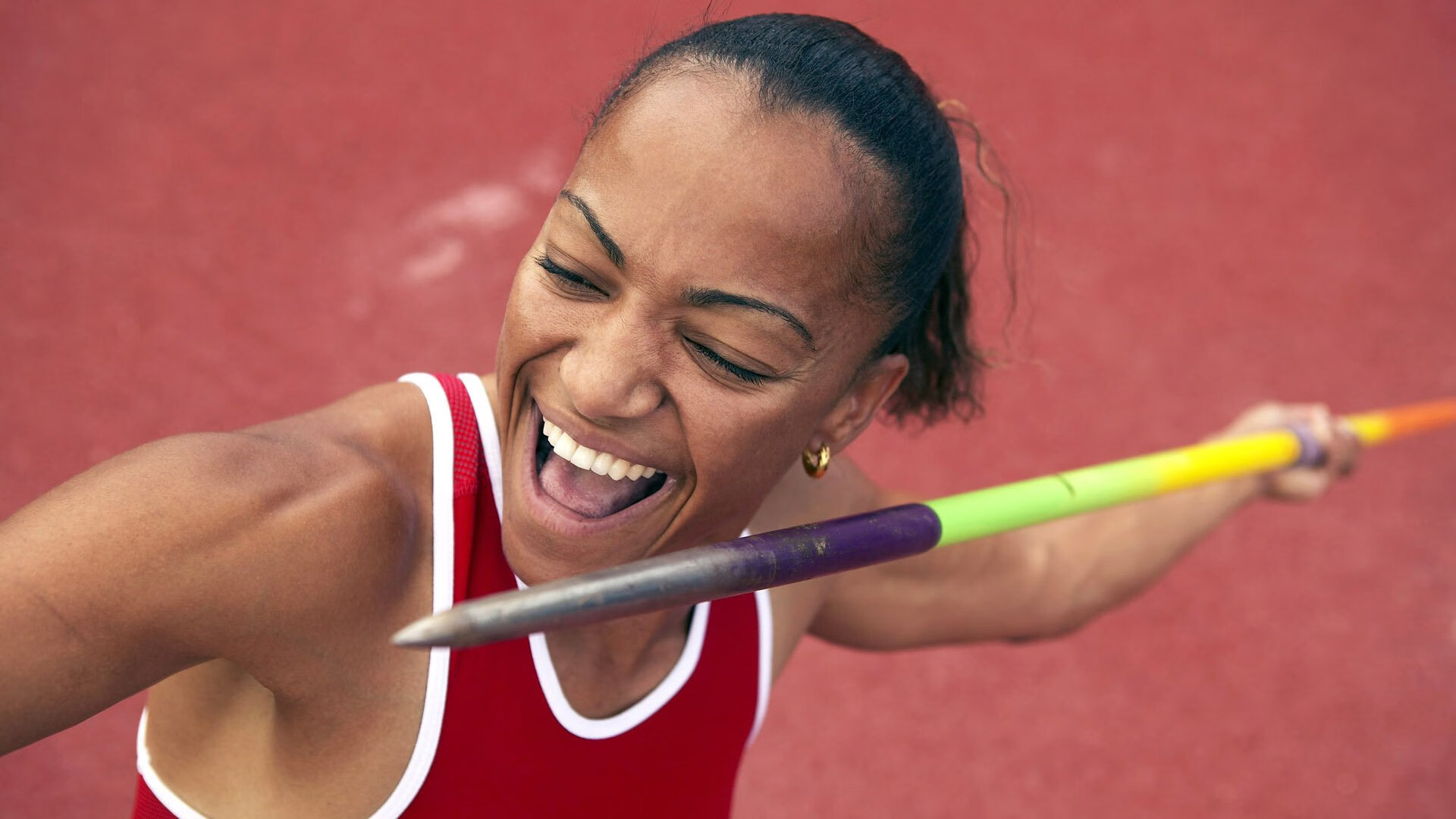 蒂亚戈攻防两端统治战局，比利亚雷亚尔强压突尼斯展现欧陆风骨